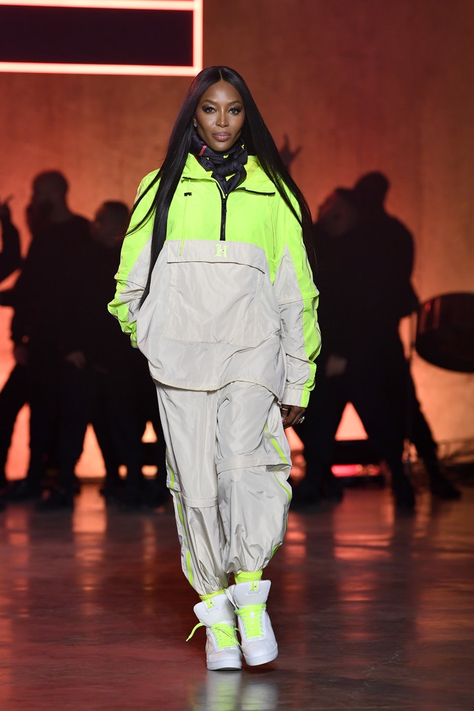 Ngoại ngũ tuần, Naomi Campbell vẫn thần thái đỉnh cao trên sàn catwalk - Ảnh 8. Ngoại ngũ tuần, Naomi Campbell vẫn thần thái đỉnh cao trên sàn catwalk - Ảnh 8.