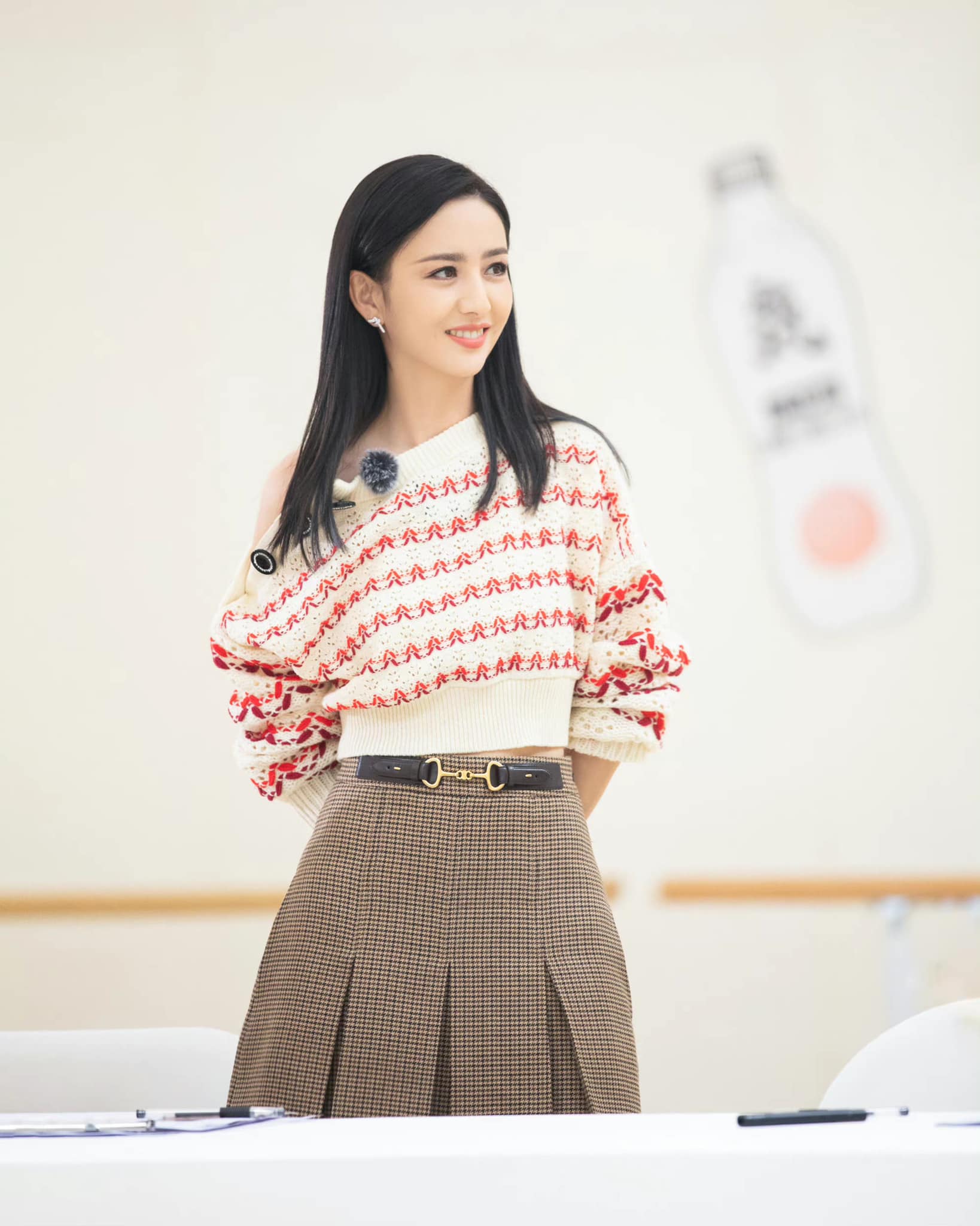 Đồng Lệ Á style Cô vợ khiến chồng cũ "cay" nhất lúc này: Tái hôn với quan chức cấp cao, style khi ngây thơ khi quyến rũ chết người - Ảnh 10. Đồng Lệ Á style Cô vợ khiến chồng cũ "cay" nhất lúc này: Tái hôn với quan chức cấp cao, style khi ngây thơ khi quyến rũ chết người - Ảnh 10.