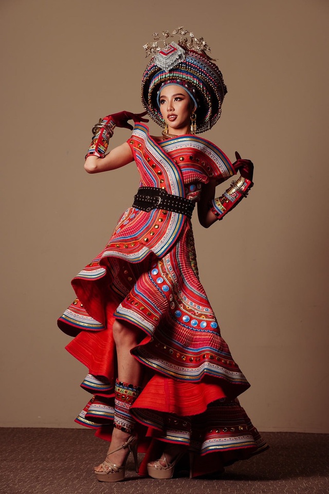Fan "mắt chữ O mồm chữ A" khi Nguyễn Thúc Thùy Tiên "biến hóa" gái Thái khó lường tại xứ chùa Vàng - Ảnh 10. Fan "mắt chữ O mồm chữ A" khi Nguyễn Thúc Thùy Tiên "biến hóa" gái Thái khó lường tại xứ chùa Vàng - Ảnh 10.