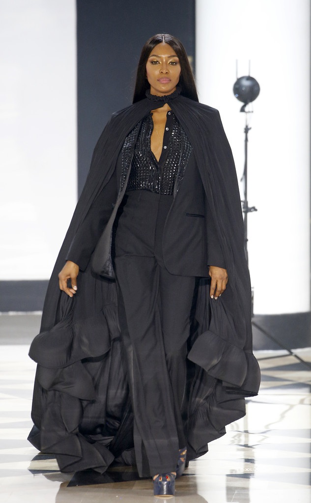 Ngoại ngũ tuần, Naomi Campbell vẫn thần thái đỉnh cao trên sàn catwalk - Ảnh 4. Ngoại ngũ tuần, Naomi Campbell vẫn thần thái đỉnh cao trên sàn catwalk - Ảnh 4.