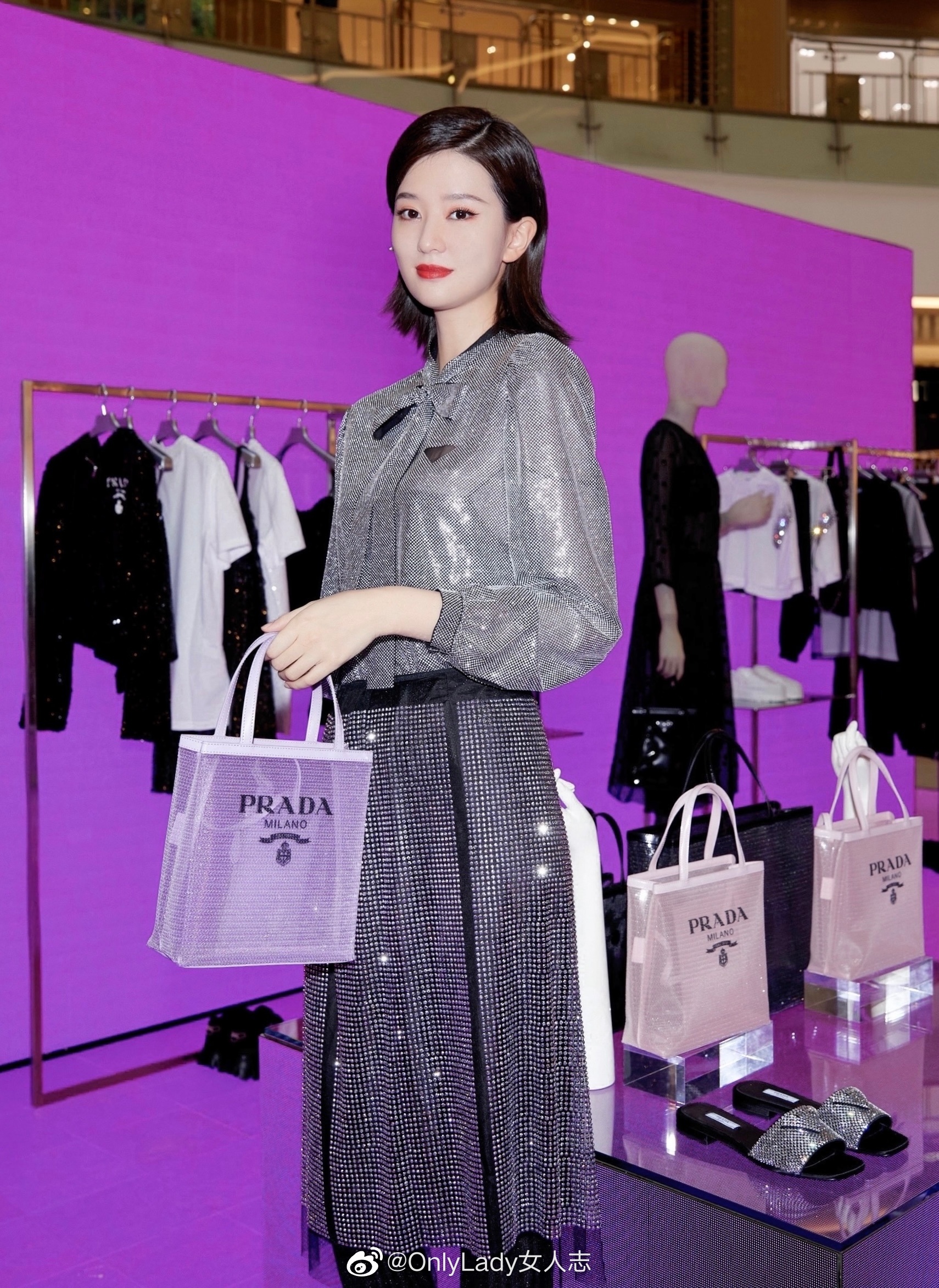 Dương Tử đụng hàng Dương Tử biến hàng hiệu thành hàng chợ, nhìn sang Kiều Hân mới thấy đẳng cấp "một trời một vực" - Ảnh 8. Dương Tử đụng hàng Dương Tử biến hàng hiệu thành hàng chợ, nhìn sang Kiều Hân mới thấy đẳng cấp "một trời một vực" - Ảnh 8.