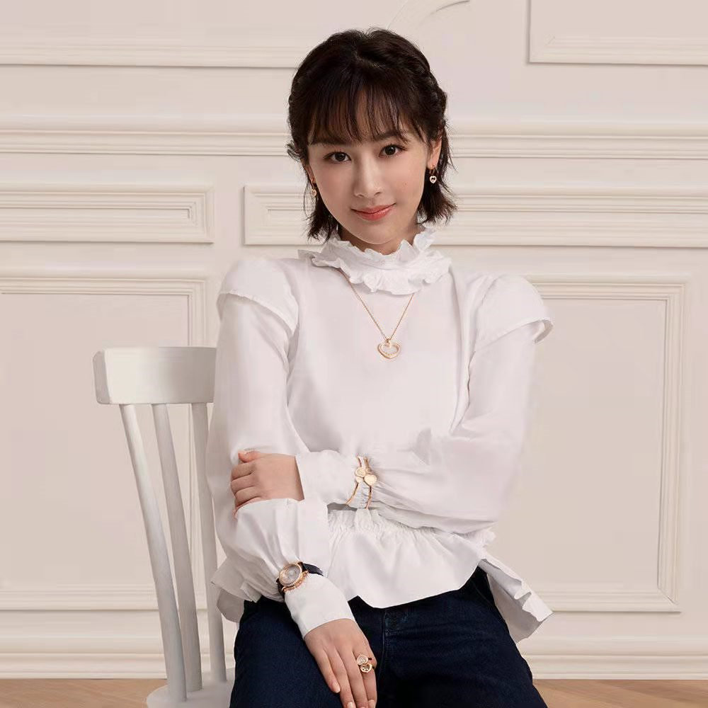 Dương Tử đụng hàng Dương Tử biến hàng hiệu thành hàng chợ, nhìn sang Kiều Hân mới thấy đẳng cấp "một trời một vực" - Ảnh 10. Dương Tử đụng hàng Dương Tử biến hàng hiệu thành hàng chợ, nhìn sang Kiều Hân mới thấy đẳng cấp "một trời một vực" - Ảnh 10.