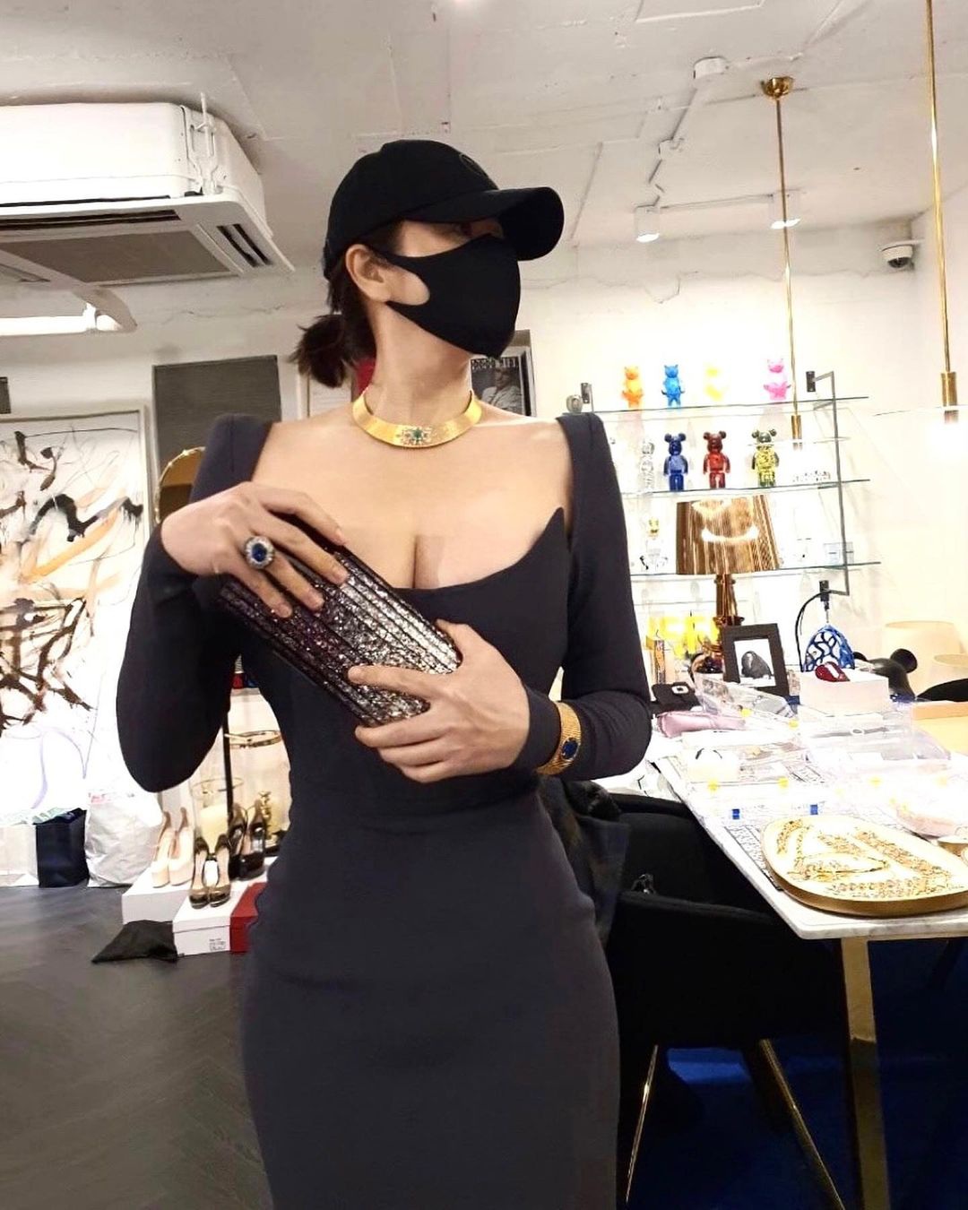 Những chiếc váy "khuấy động" thảm đỏ của mỹ nhân U60 Kim Hye Soo - Ảnh 17. Những chiếc váy "khuấy động" thảm đỏ của mỹ nhân U60 Kim Hye Soo - Ảnh 17.