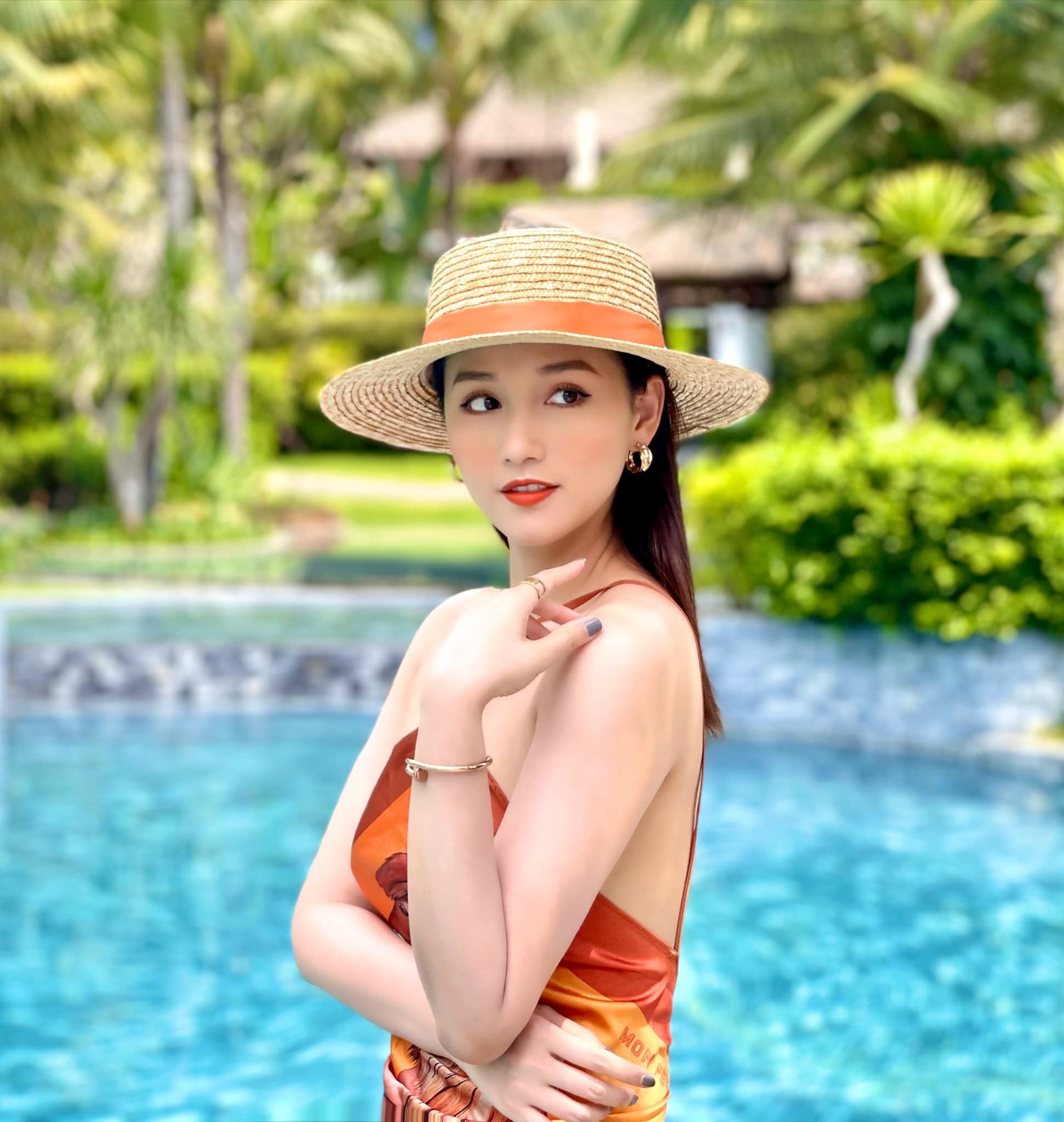 Thời trang rất 'chất' của diễn viên đại gia Lã Thanh Huyền - Ảnh 17. Thời trang rất 'chất' của diễn viên đại gia Lã Thanh Huyền - Ảnh 17.