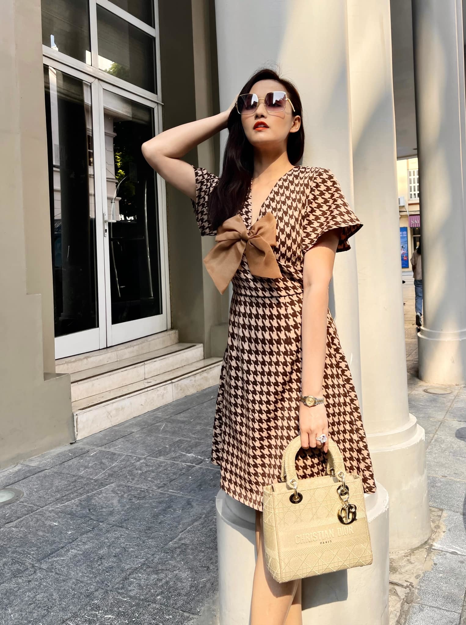Thời trang rất 'chất' của diễn viên đại gia Lã Thanh Huyền - Ảnh 6. Thời trang rất 'chất' của diễn viên đại gia Lã Thanh Huyền - Ảnh 6.